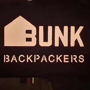 Bunk Backpackers Konukevi